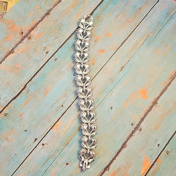 VINTAGE Costume Jewelry- Silver Tone & White Beaded Floral Chain Link Bracelet - Picture 6 of 7